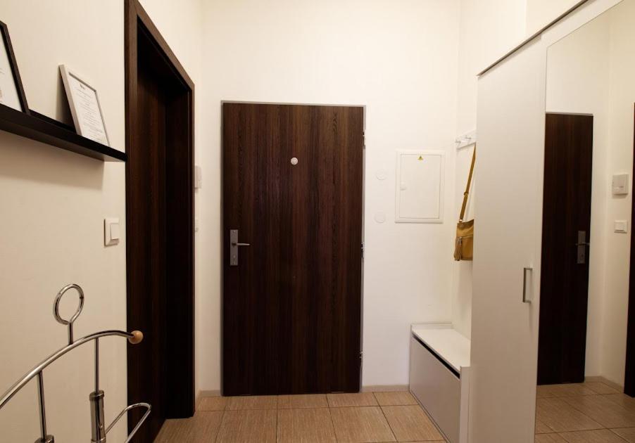 Cosy Studio, 15Min To Old Centre, Self-Check In, Free Wifi, Welcome Drink! Prague Exterior photo